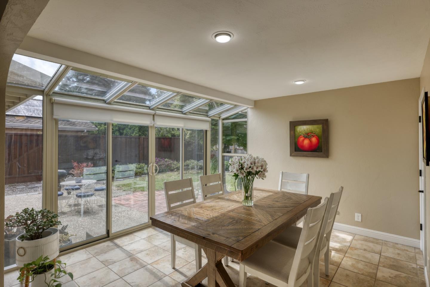 307 De La Vina Way