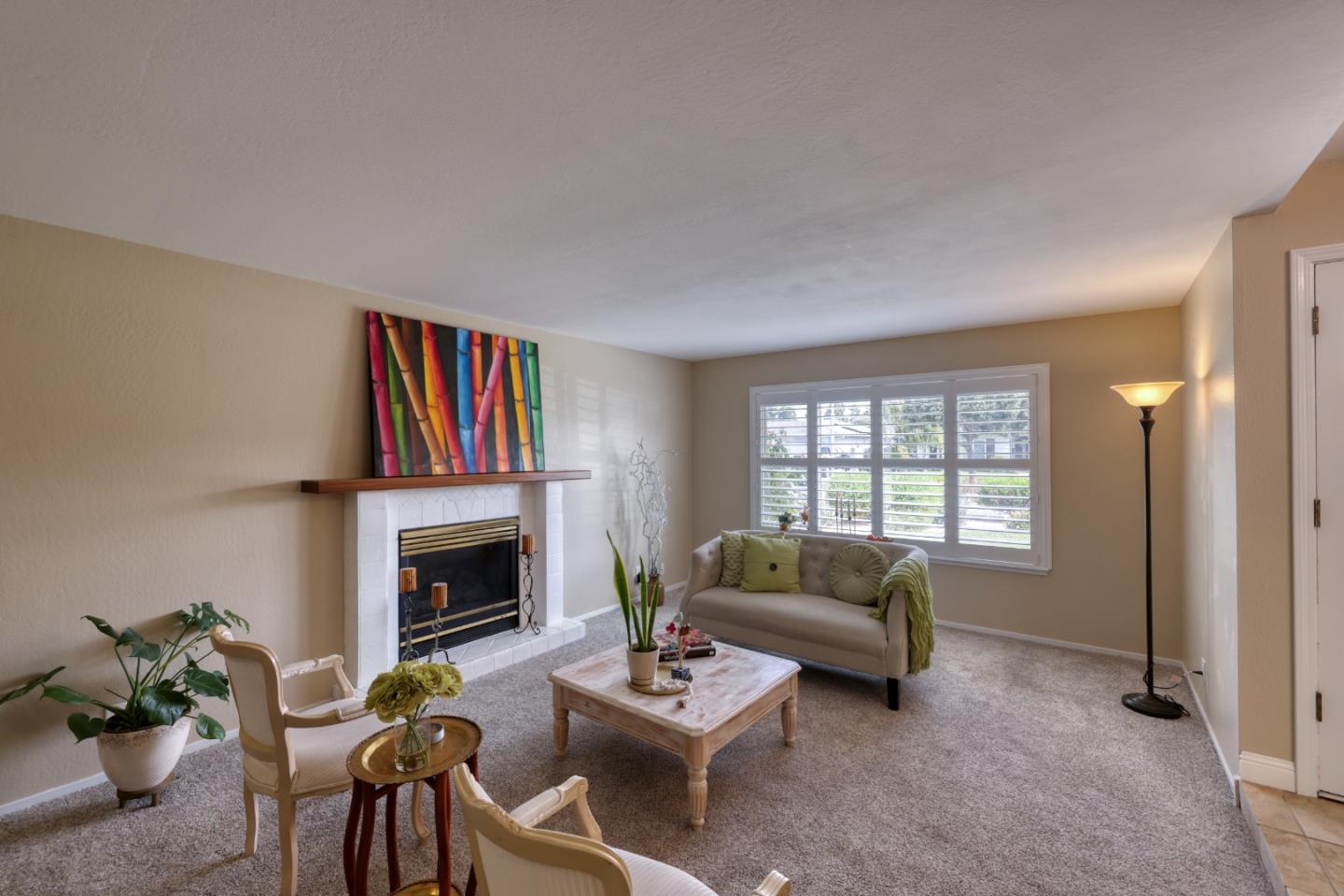 307 De La Vina Way
