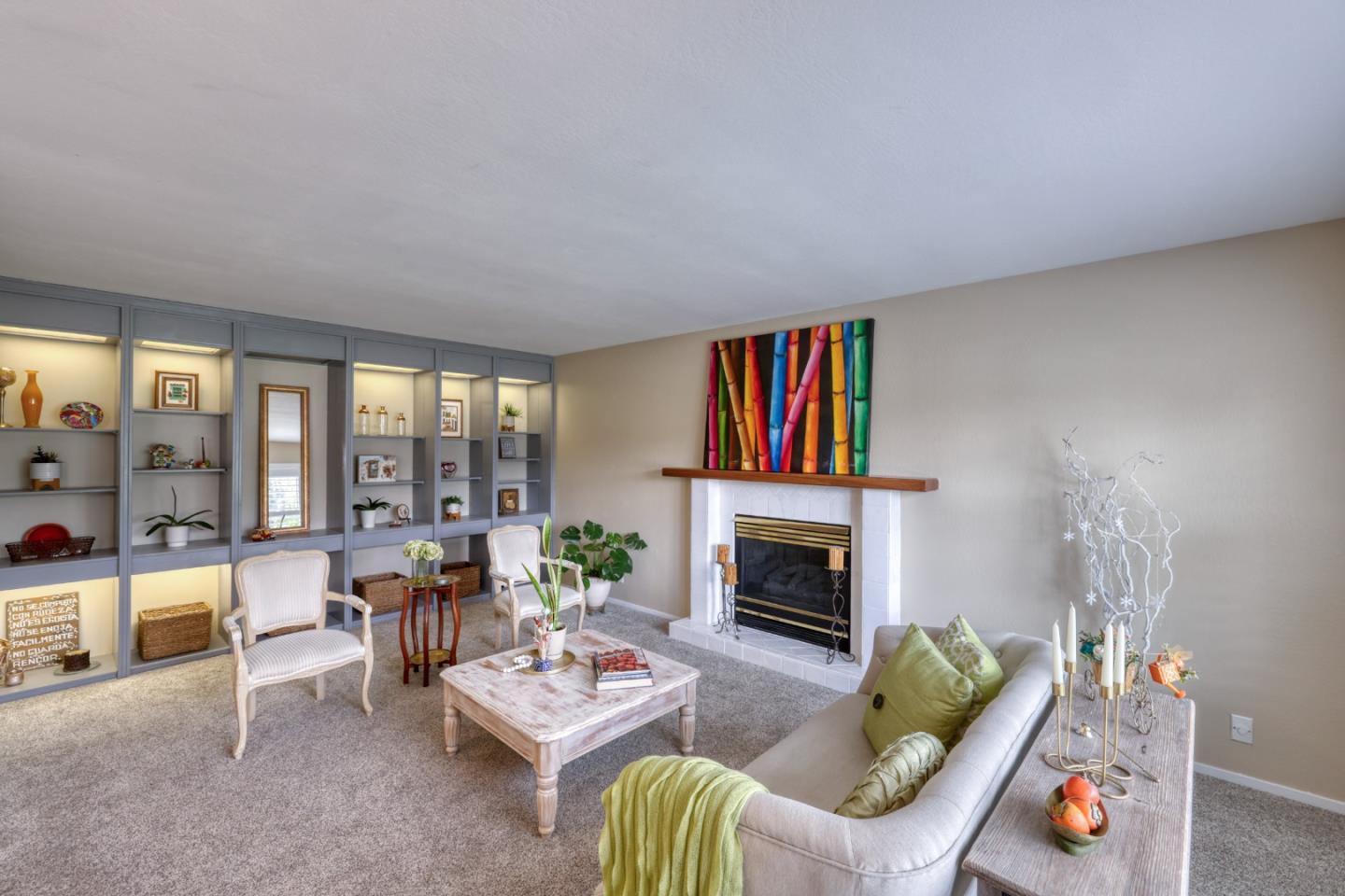 307 De La Vina Way