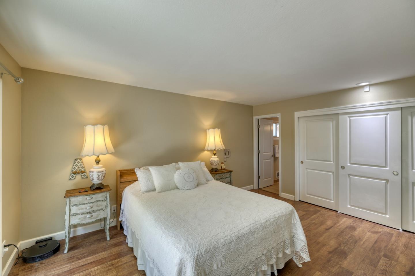 307 De La Vina Way