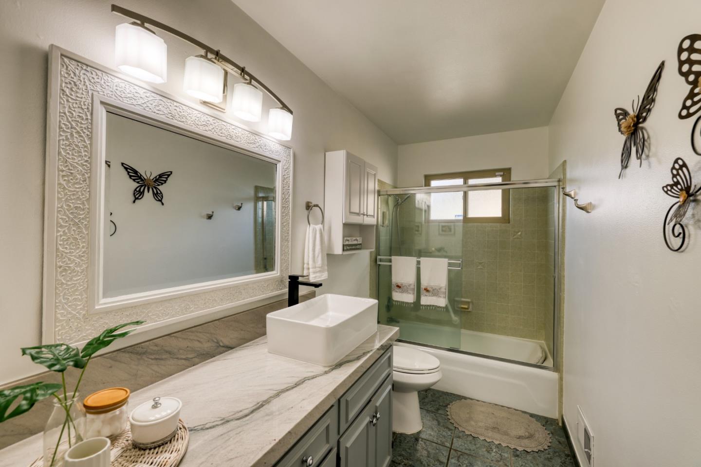 307 De La Vina Way