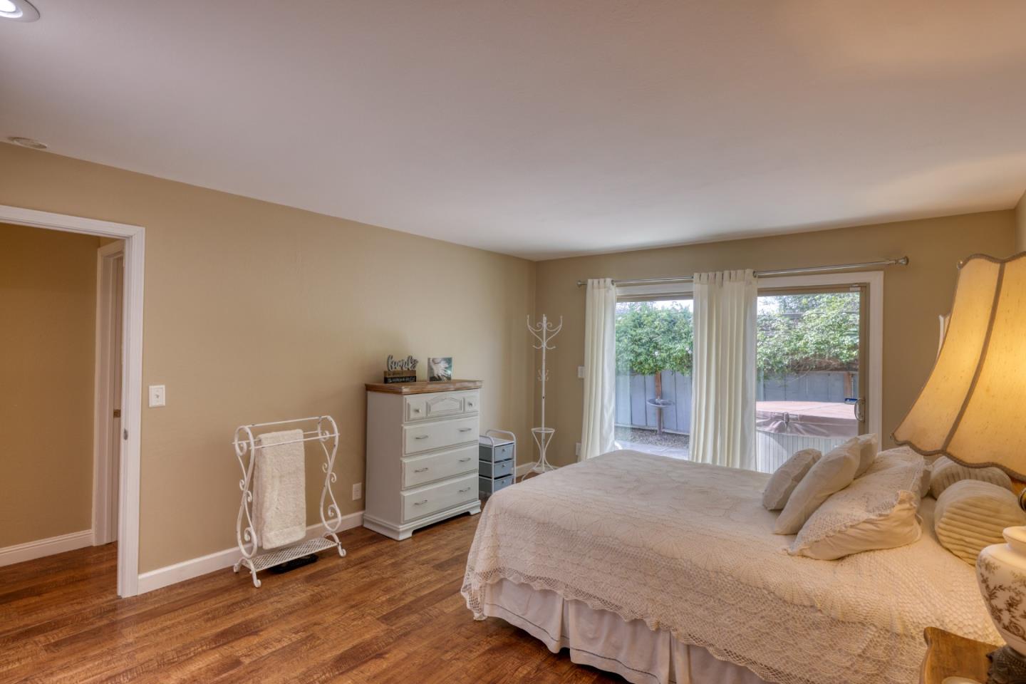 307 De La Vina Way