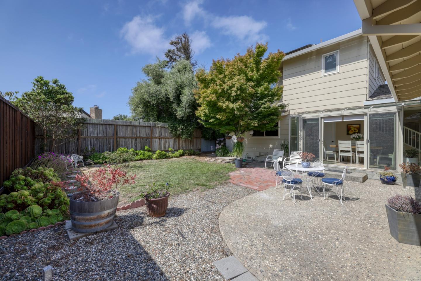 307 De La Vina Way