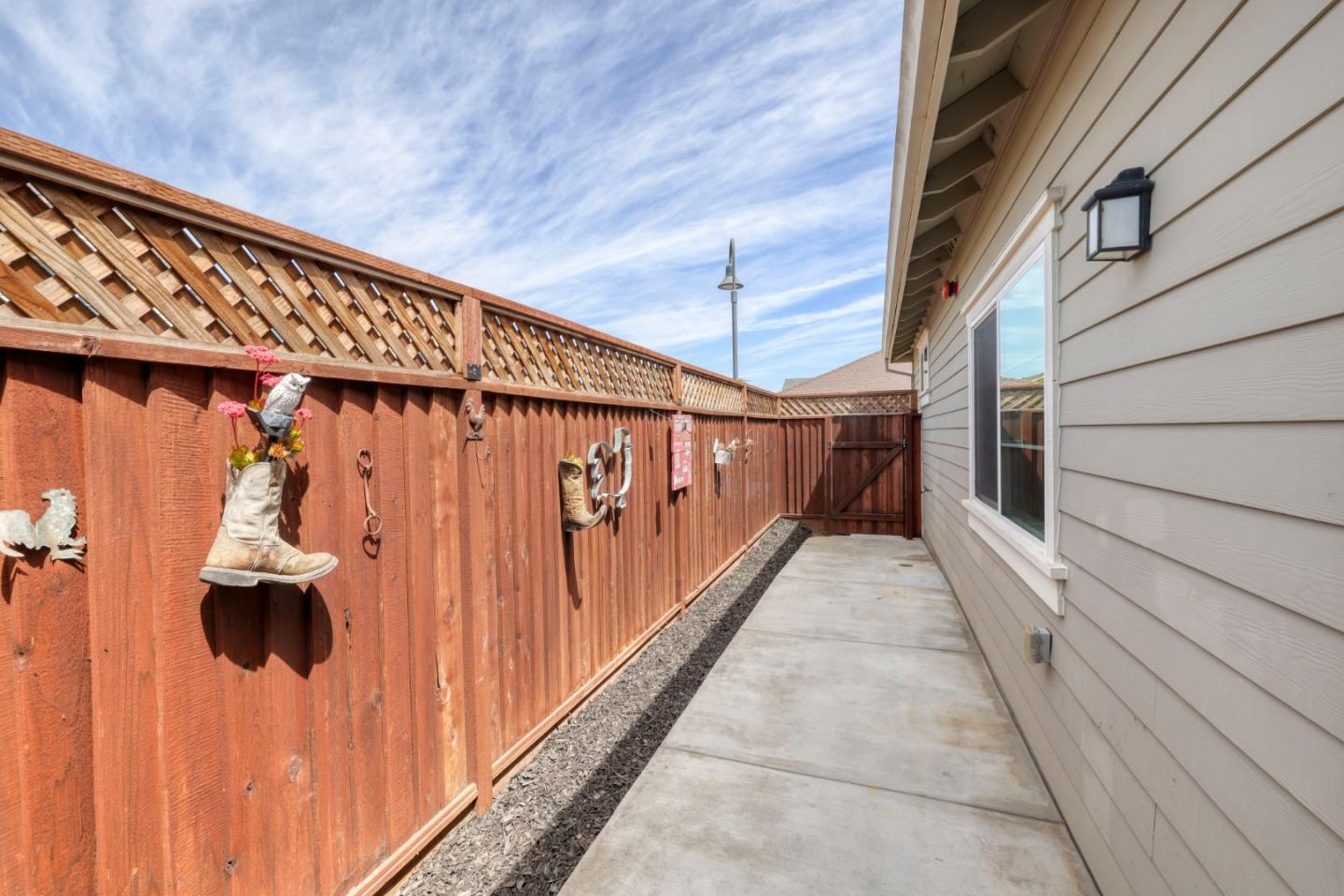 915 Rogge Road