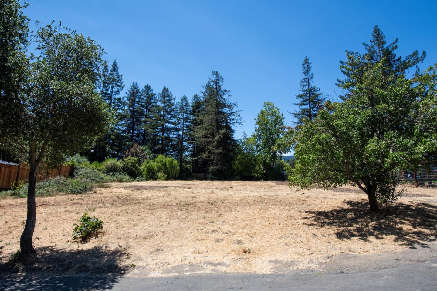128 Toyon Court