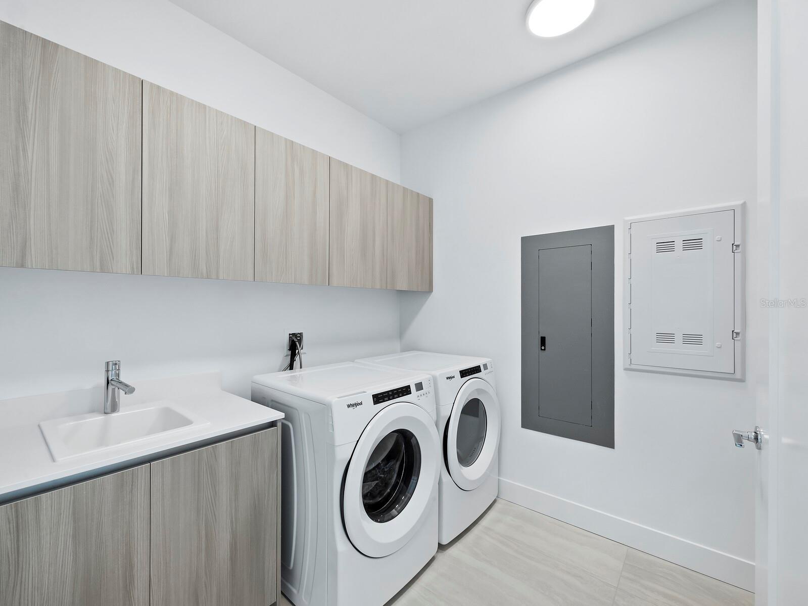 301 QUAY COMMONS #1901