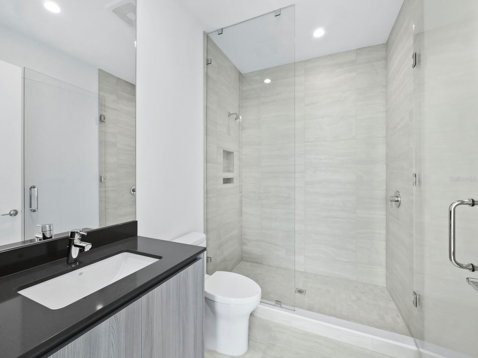 301 QUAY COMMONS #1901