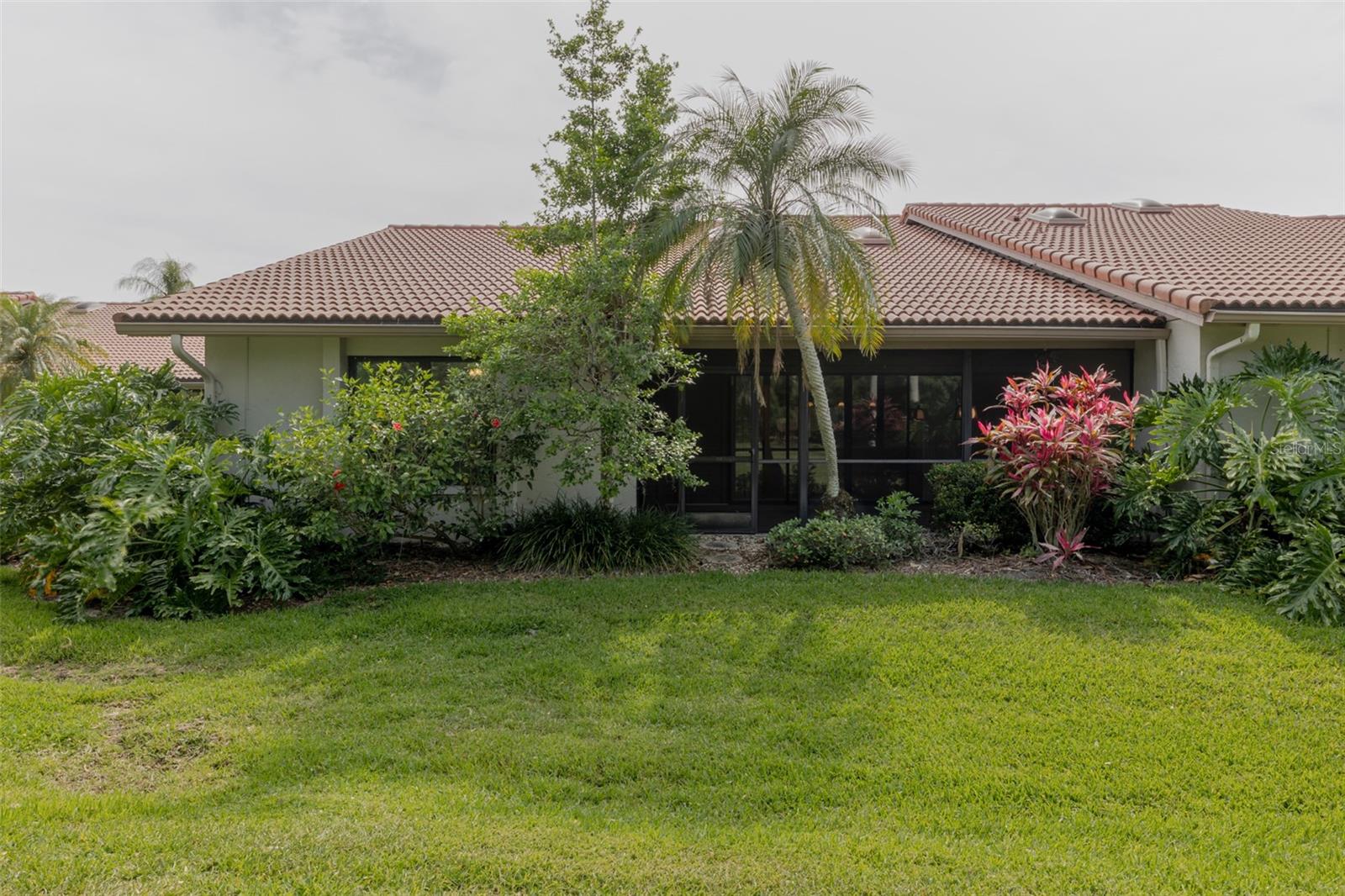 4002 WILSHIRE CIR E #90