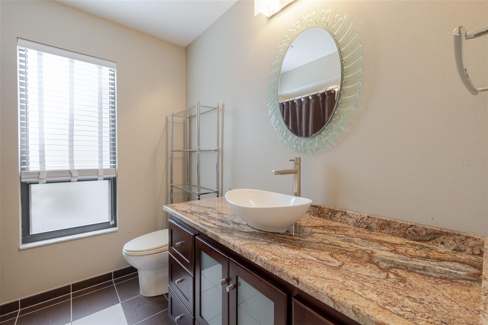 4002 WILSHIRE CIR E #90