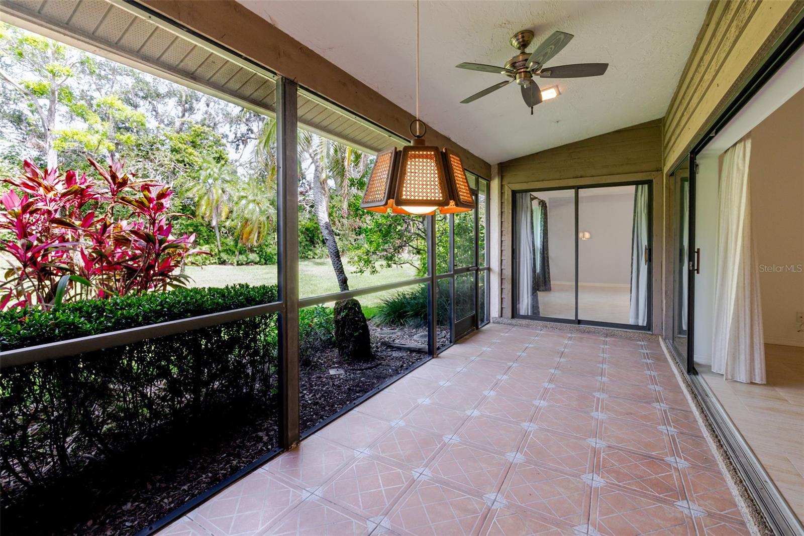 4002 WILSHIRE CIR E #90