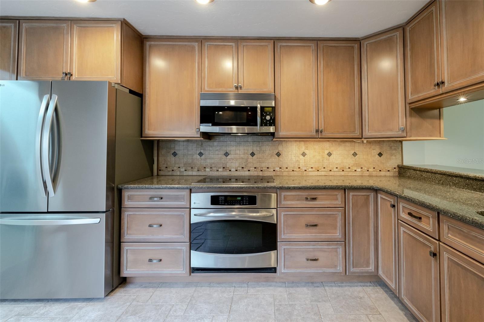 4002 WILSHIRE CIR E #90