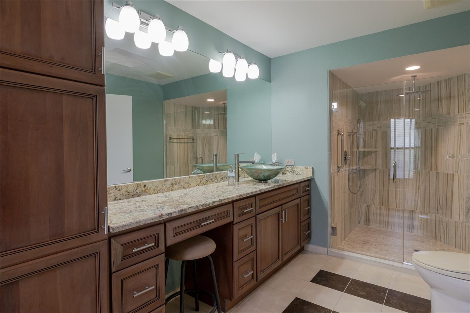 4002 WILSHIRE CIR E #90