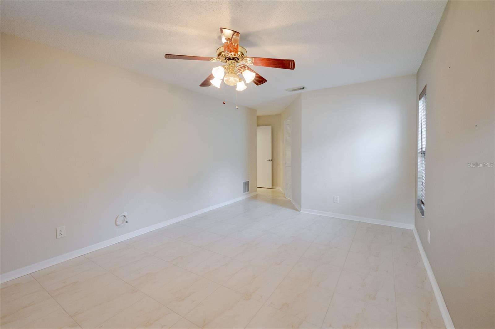 4002 WILSHIRE CIR E #90