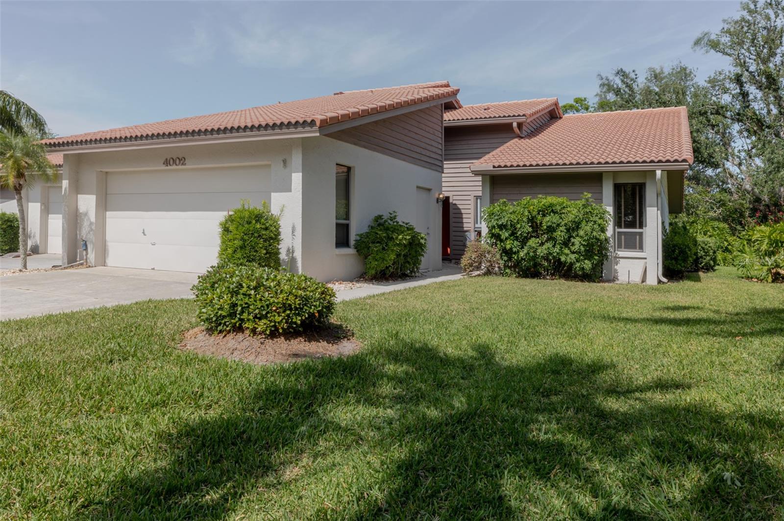 4002 WILSHIRE CIR E #90