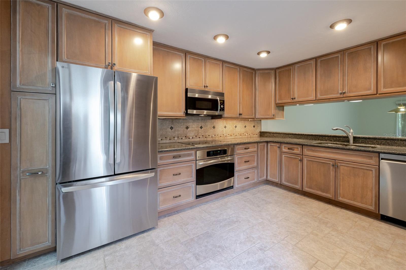 4002 WILSHIRE CIR E #90