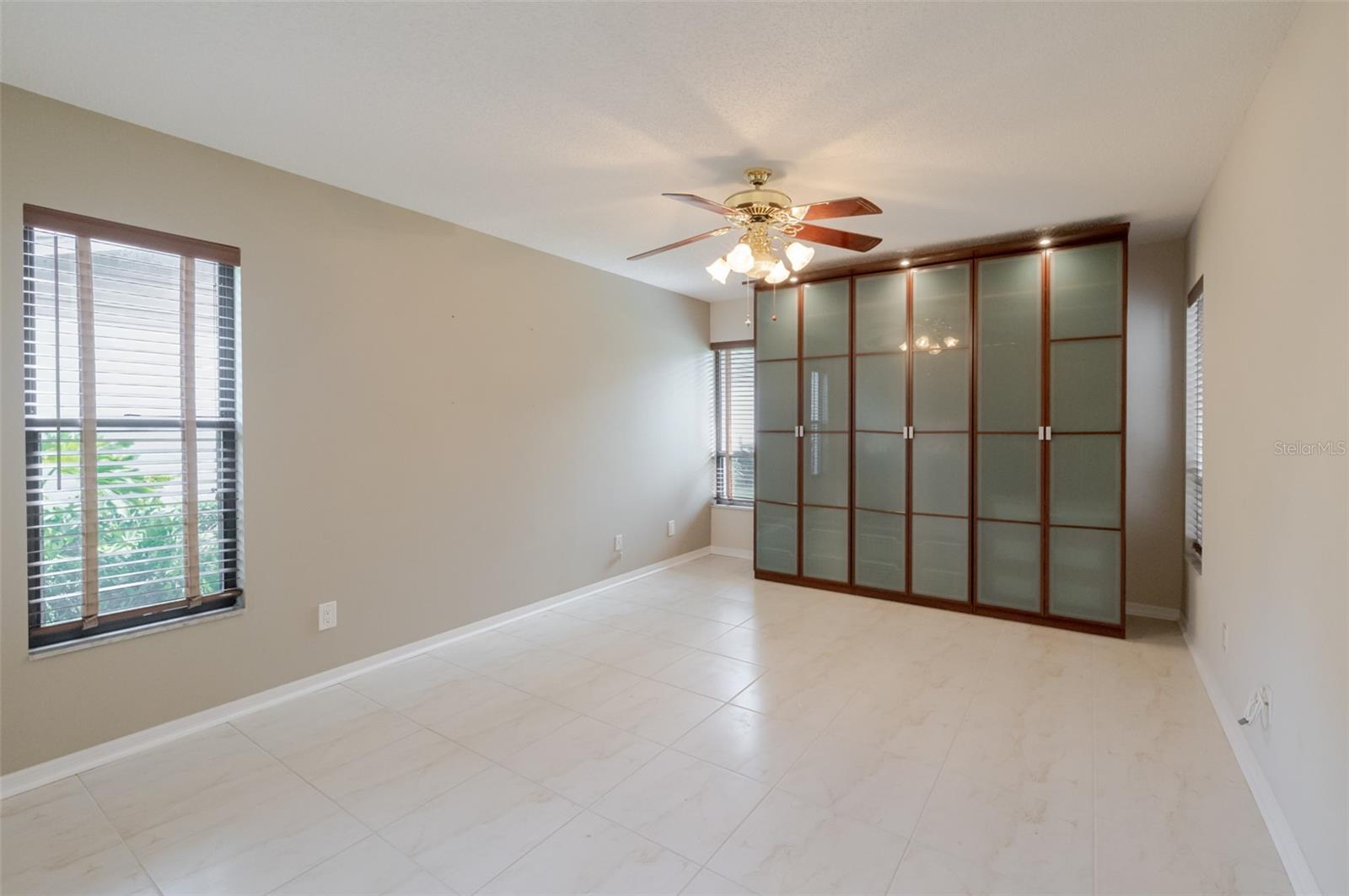 4002 WILSHIRE CIR E #90
