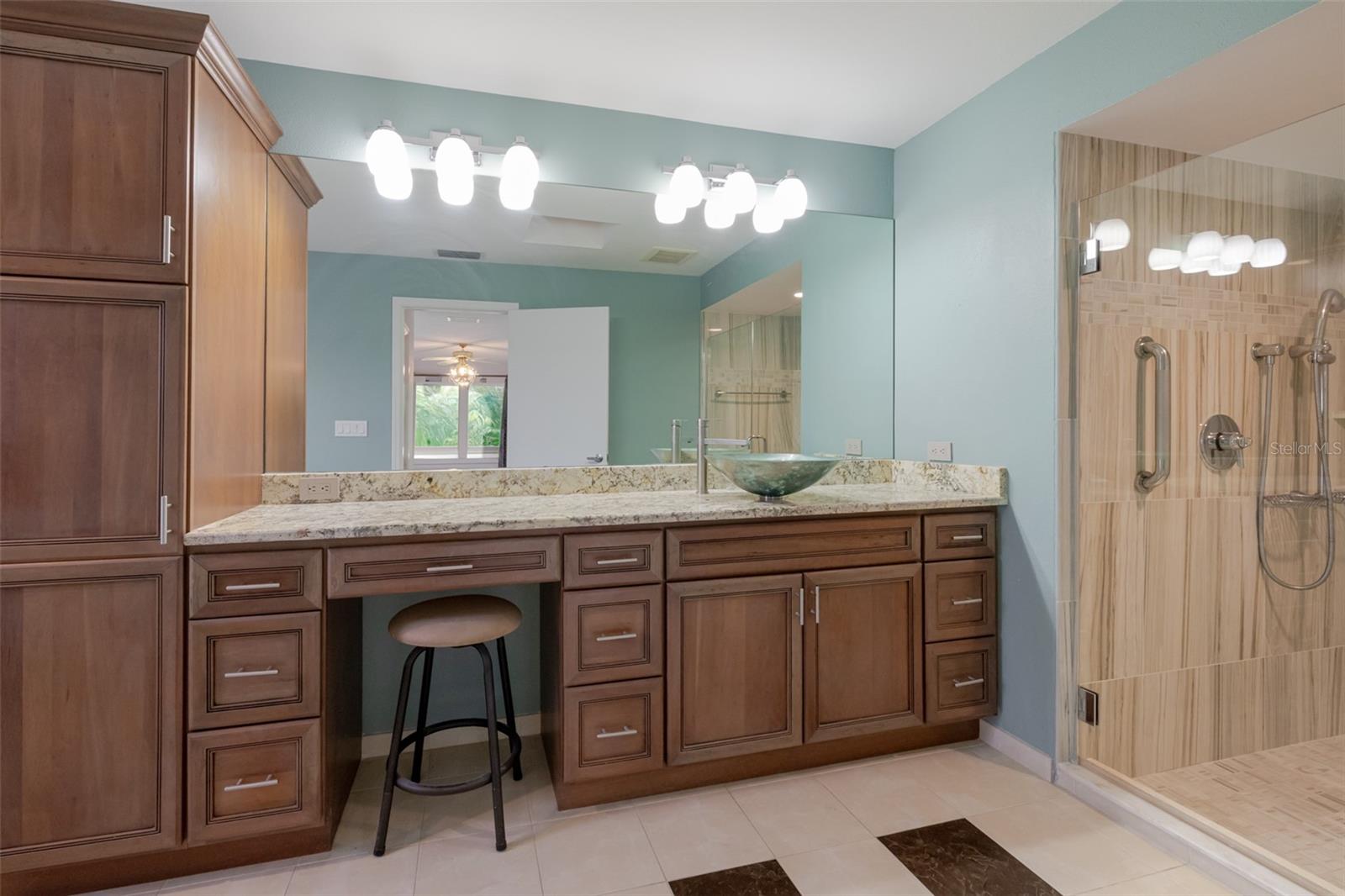 4002 WILSHIRE CIR E #90
