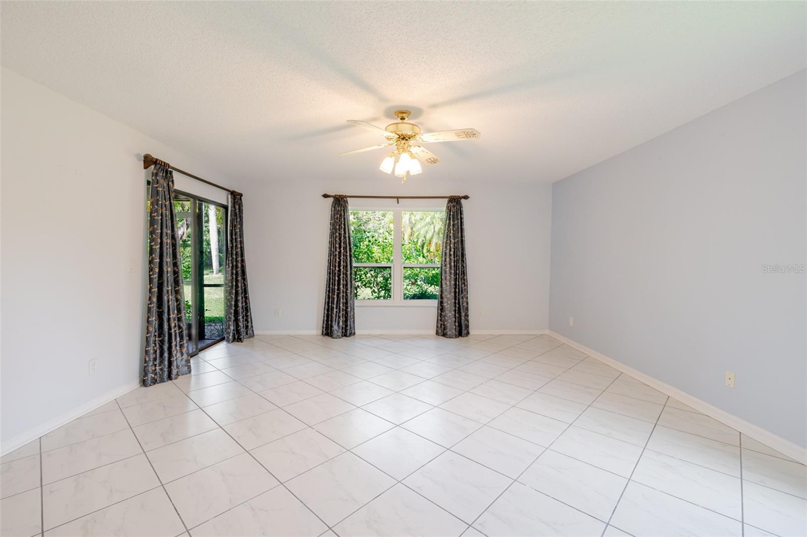 4002 WILSHIRE CIR E #90