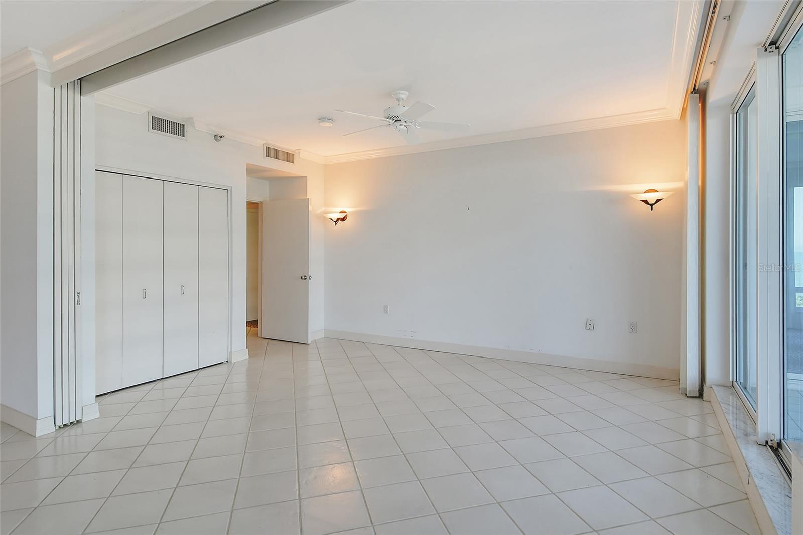 455 LONGBOAT CLUB RD #407