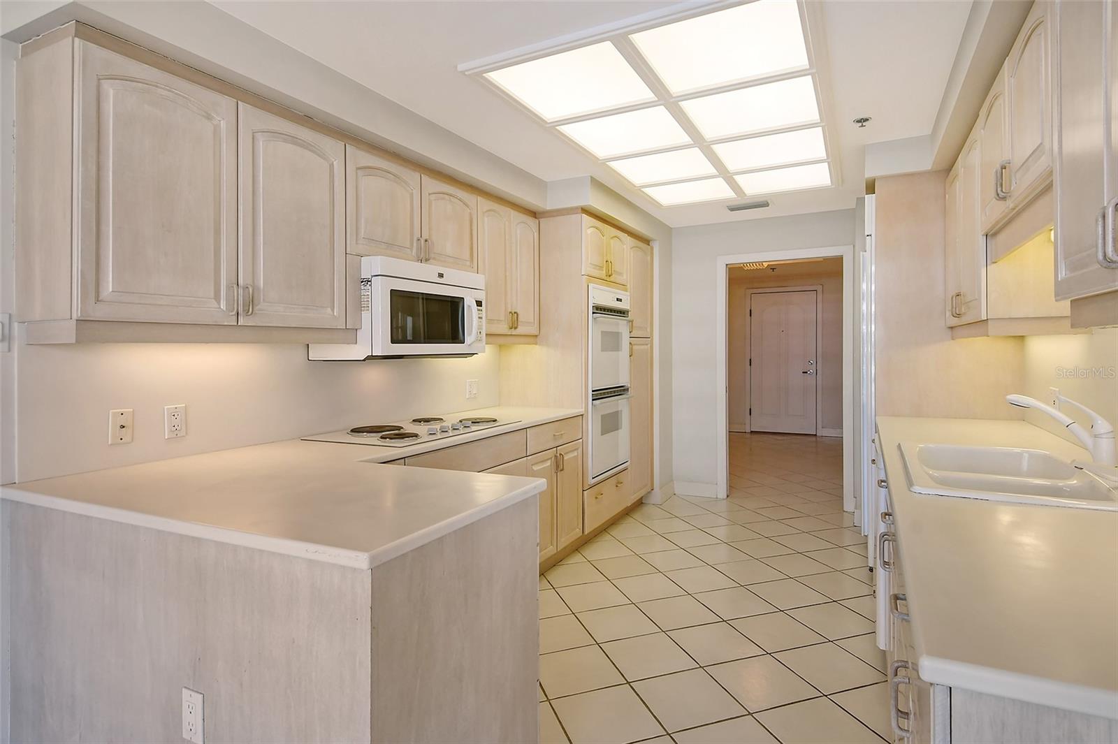 455 LONGBOAT CLUB RD #407