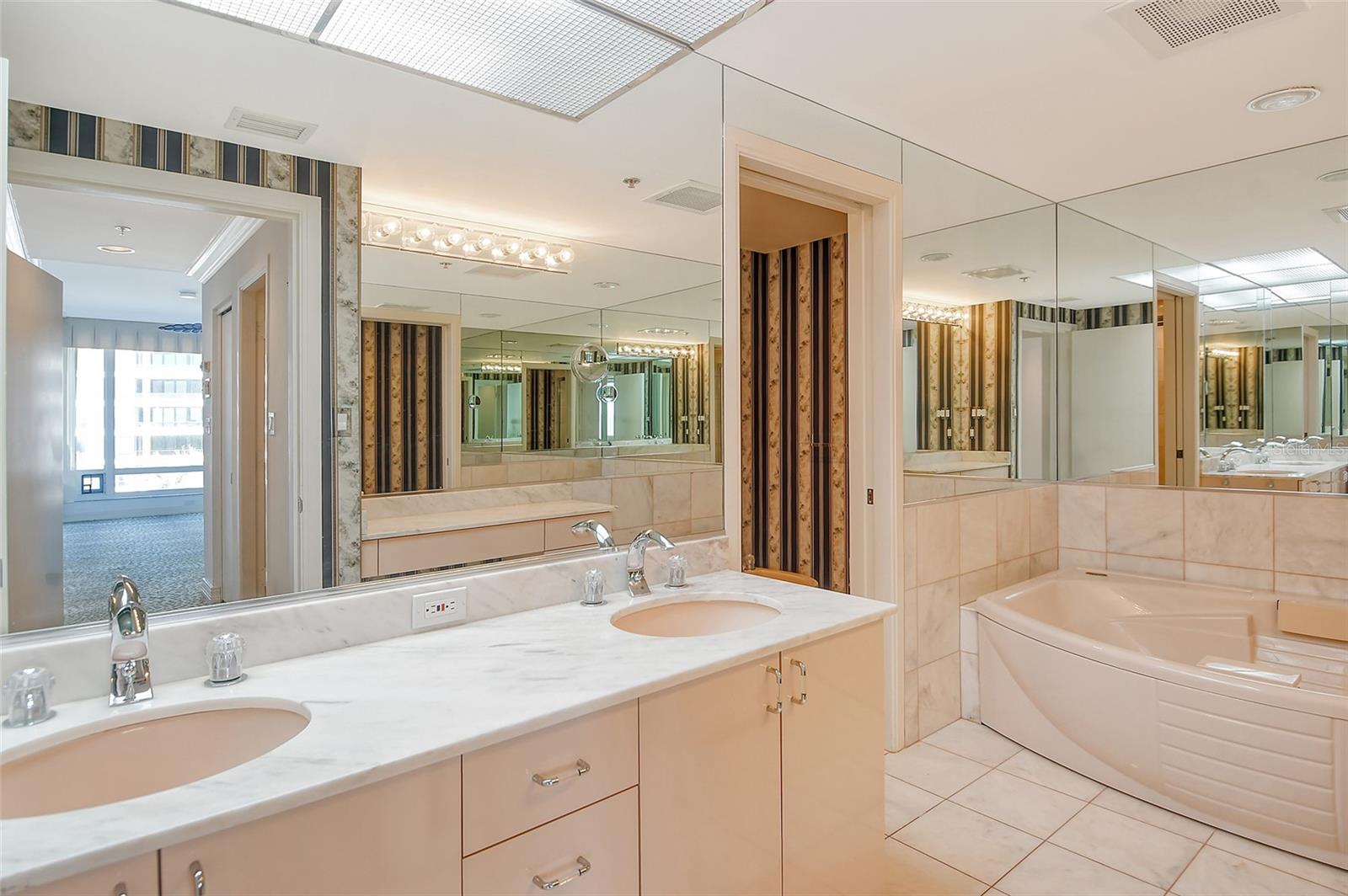 455 LONGBOAT CLUB RD #407