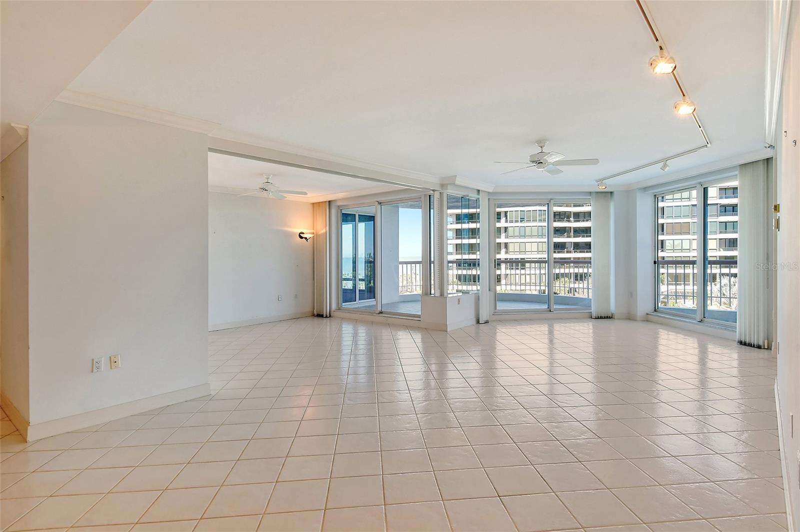455 LONGBOAT CLUB RD #407