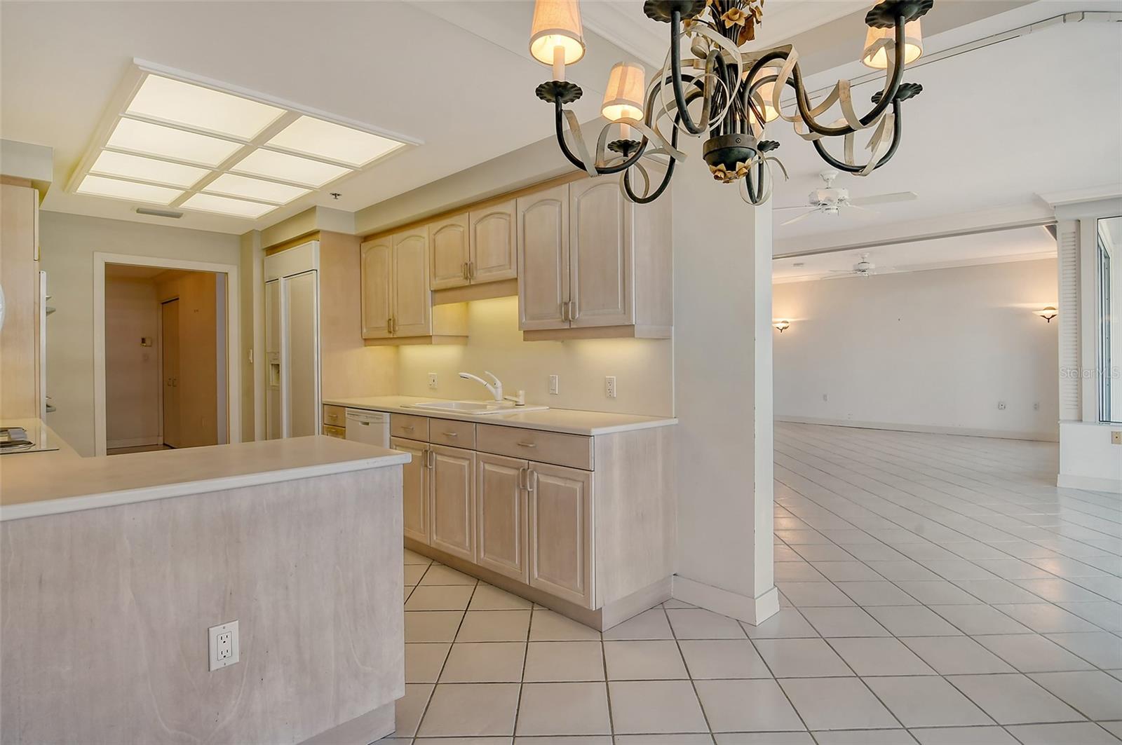 455 LONGBOAT CLUB RD #407