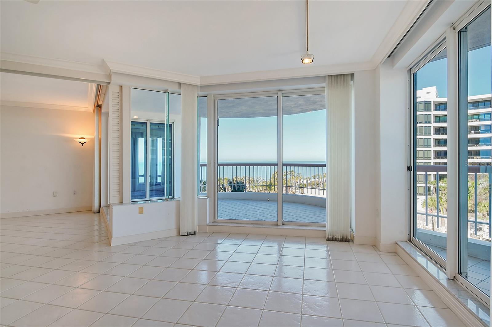 455 LONGBOAT CLUB RD #407