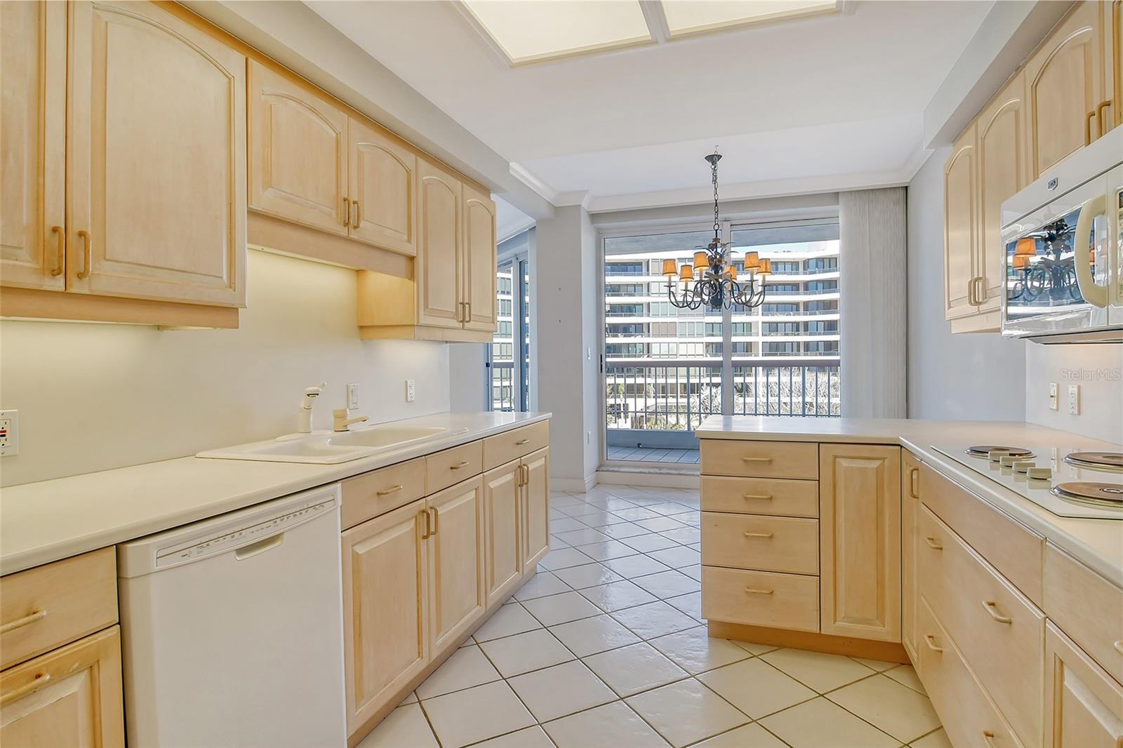 455 LONGBOAT CLUB RD #407