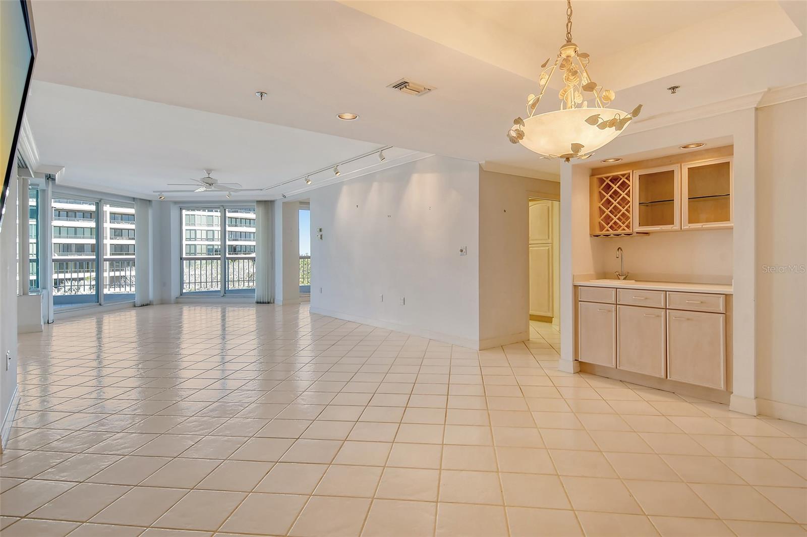 455 LONGBOAT CLUB RD #407
