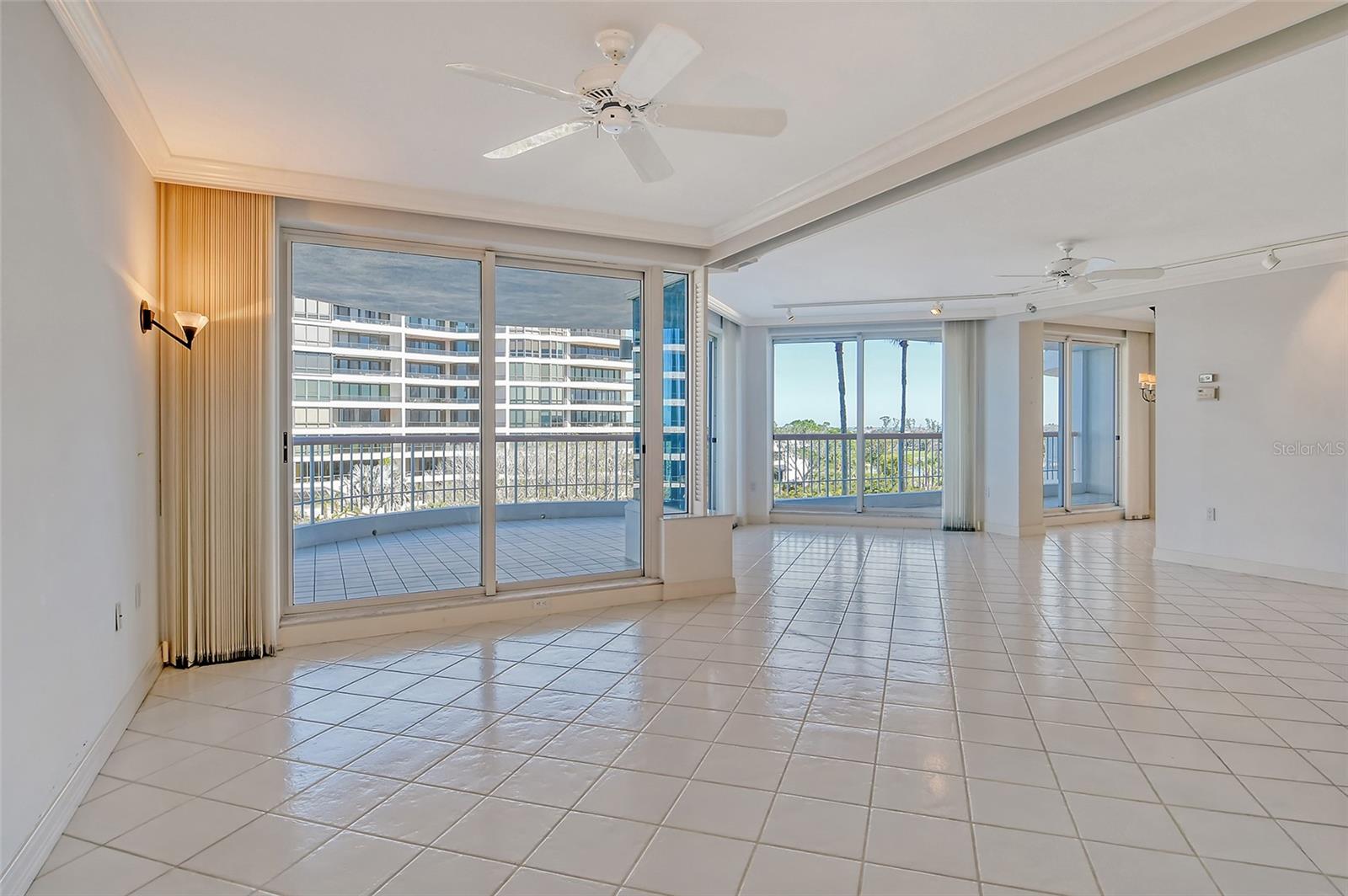 455 LONGBOAT CLUB RD #407