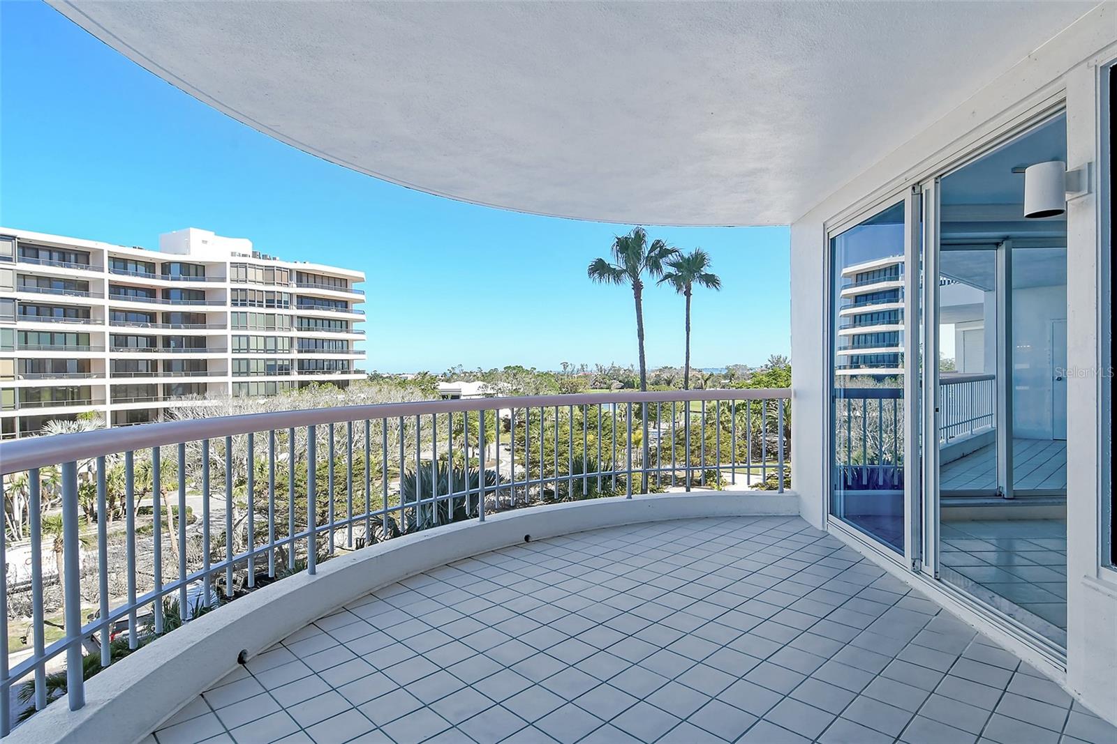 455 LONGBOAT CLUB RD #407
