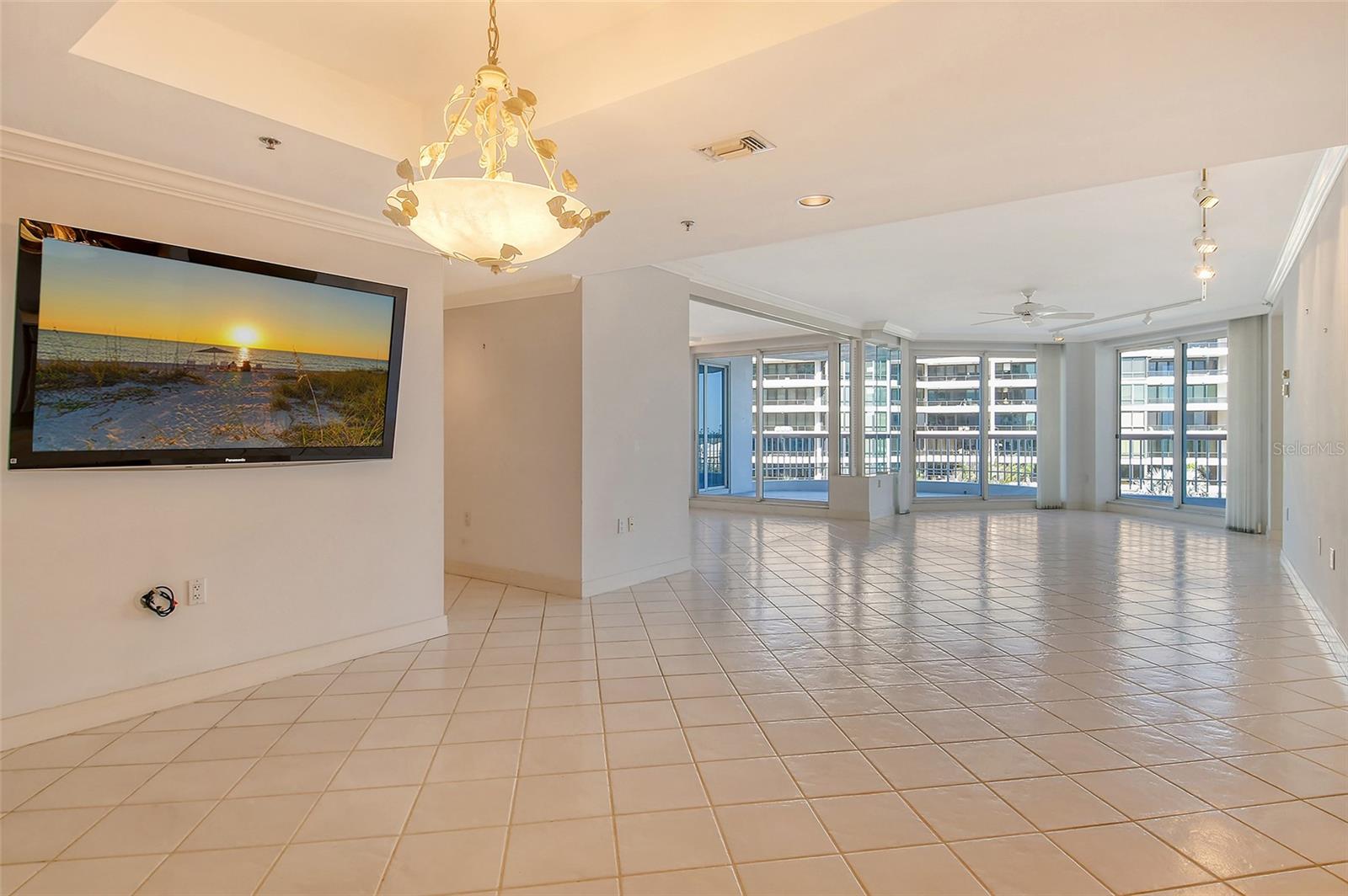455 LONGBOAT CLUB RD #407