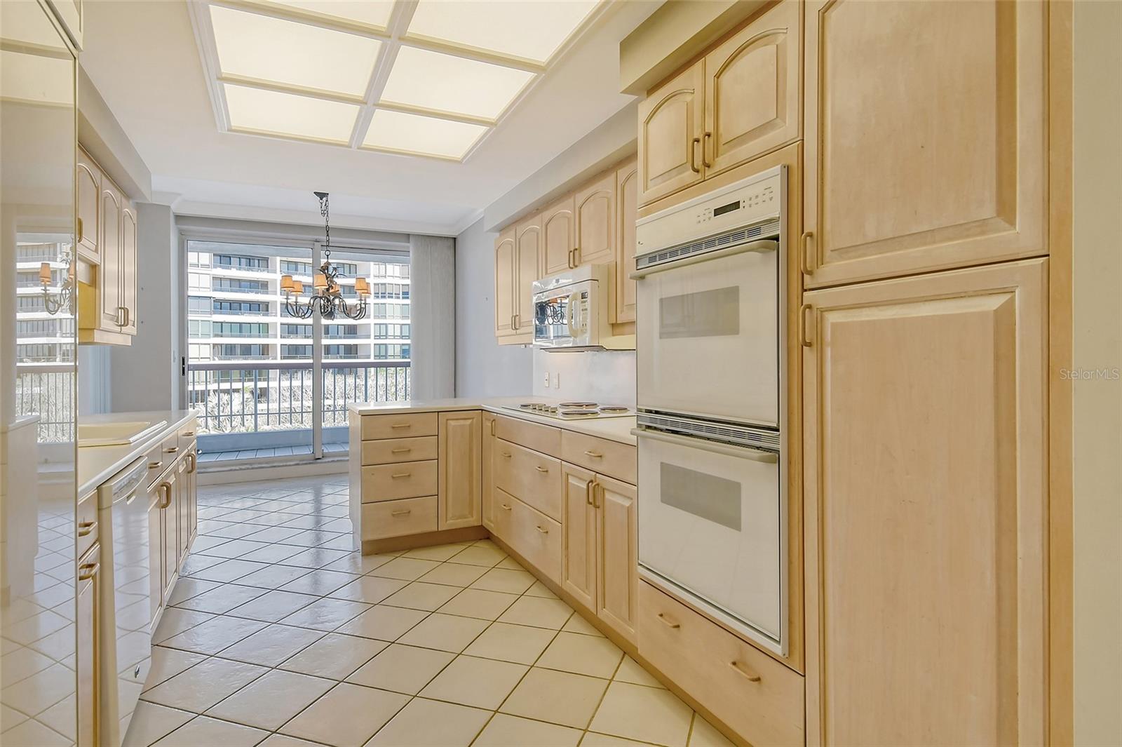455 LONGBOAT CLUB RD #407