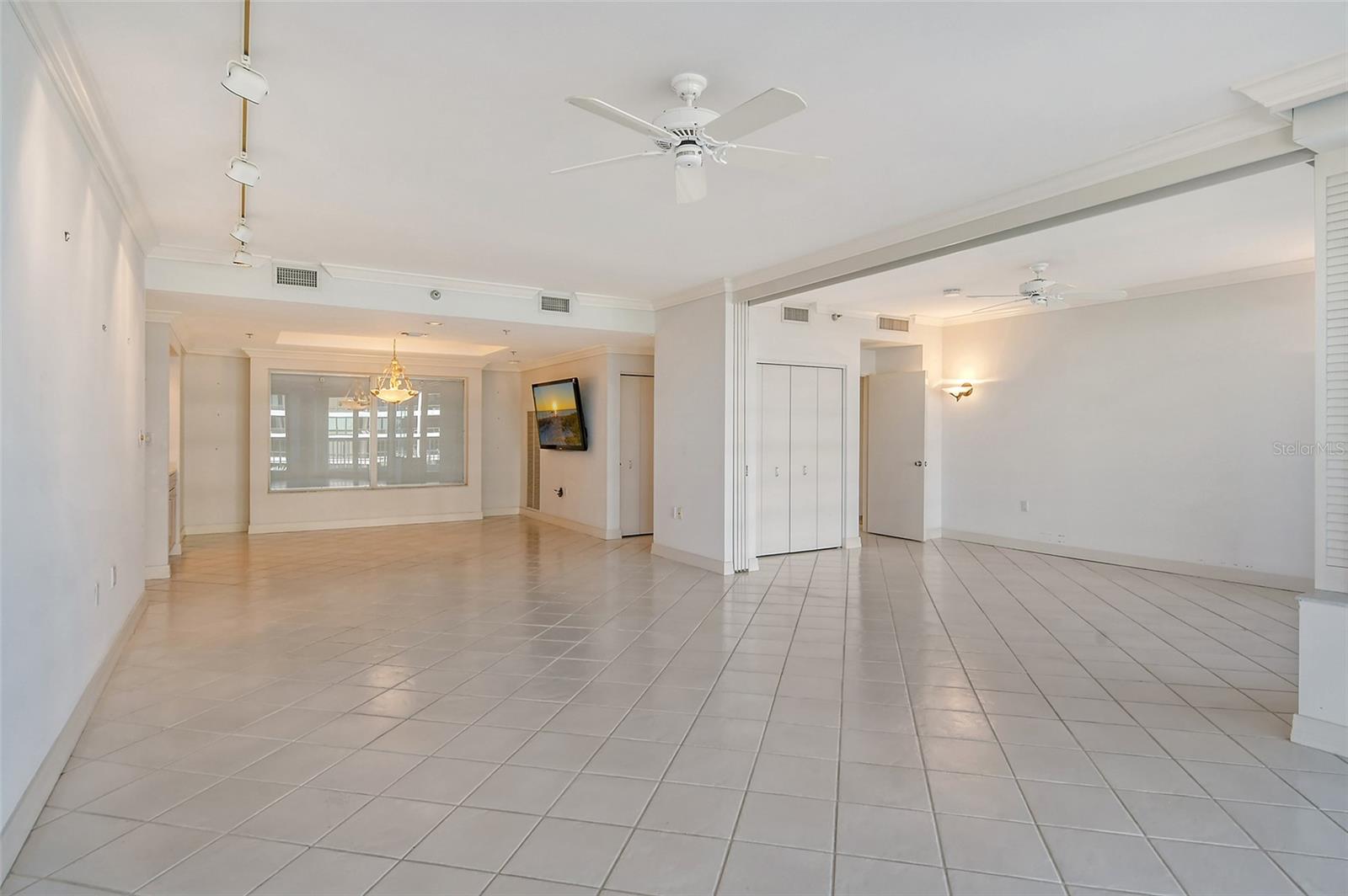 455 LONGBOAT CLUB RD #407