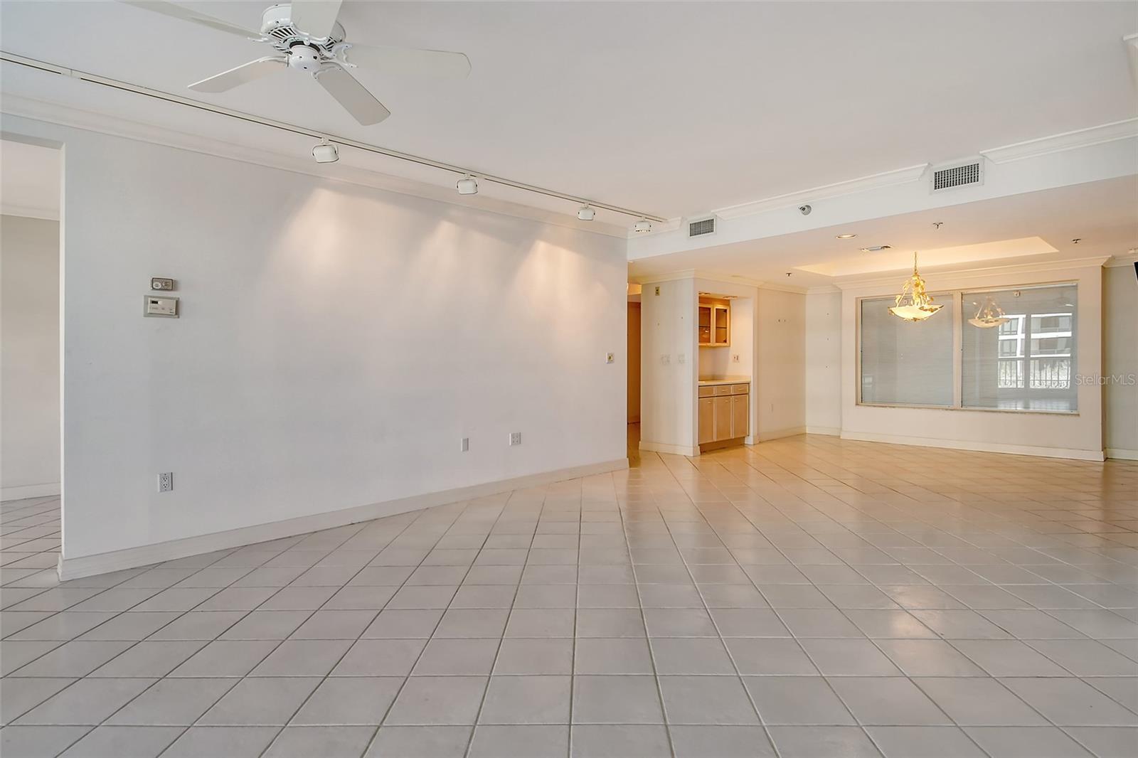 455 LONGBOAT CLUB RD #407