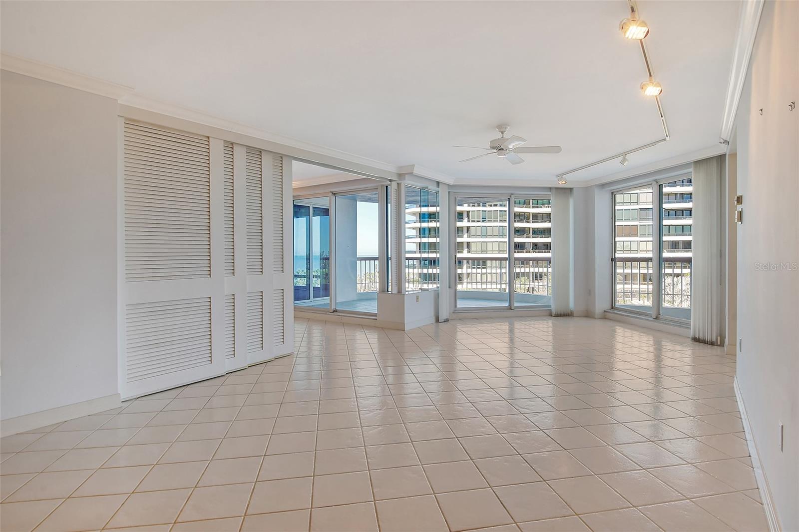 455 LONGBOAT CLUB RD #407