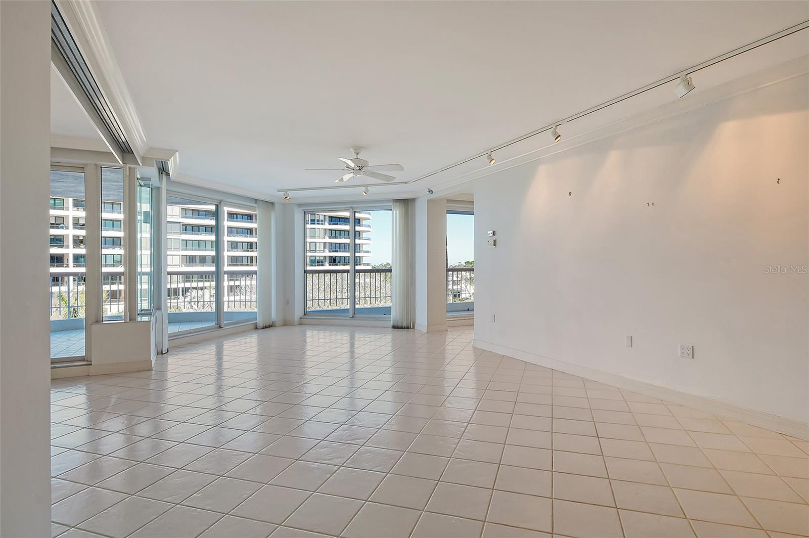 455 LONGBOAT CLUB RD #407