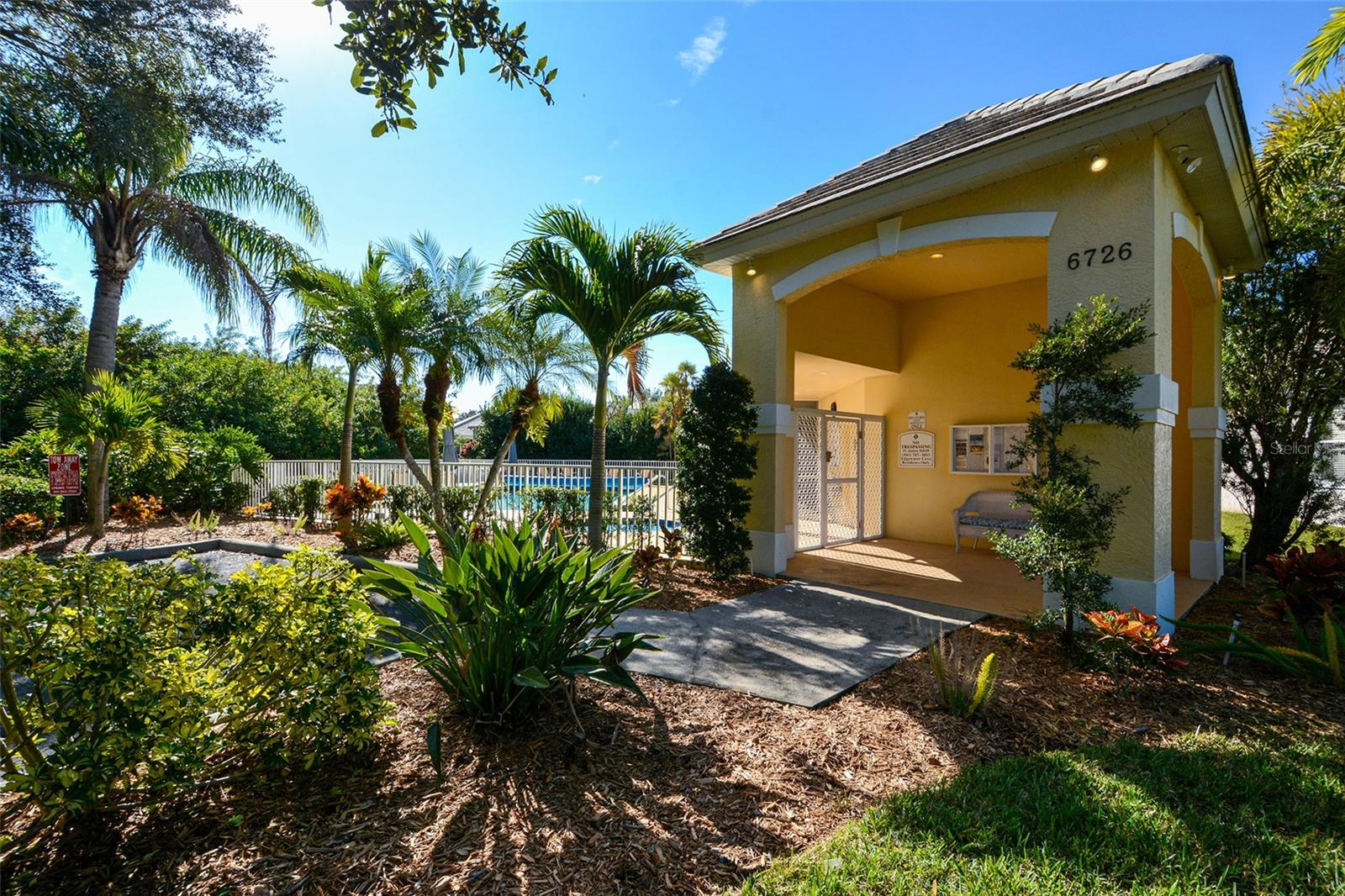 6721 OAK MANOR DR