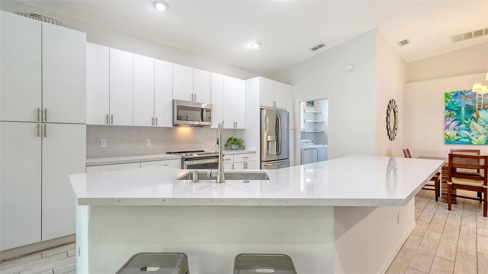 6721 OAK MANOR DR