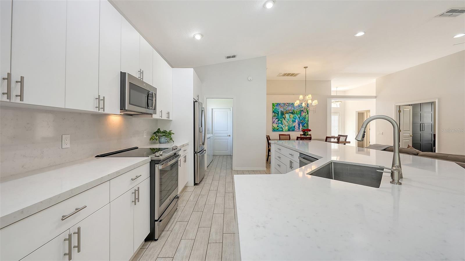 6721 OAK MANOR DR