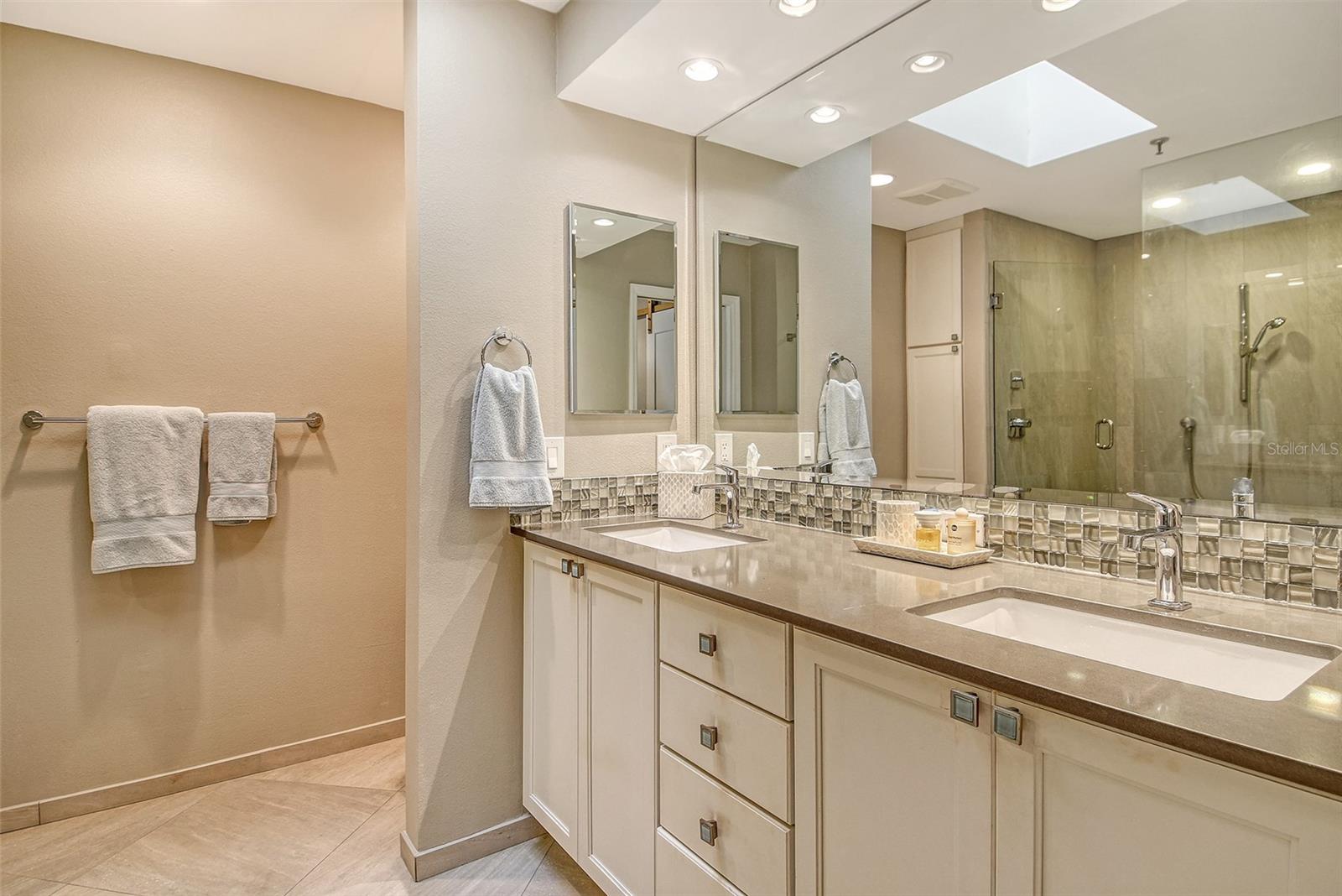 2103 HARBOURSIDE DR #1102