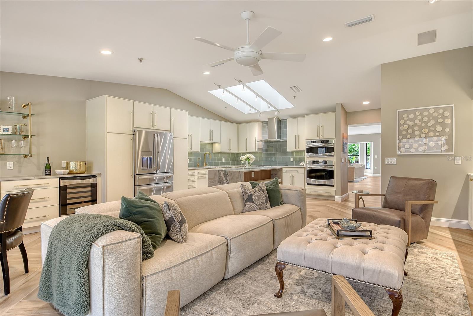 2103 HARBOURSIDE DR #1102