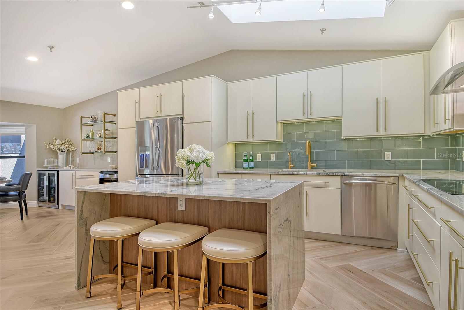 2103 HARBOURSIDE DR #1102