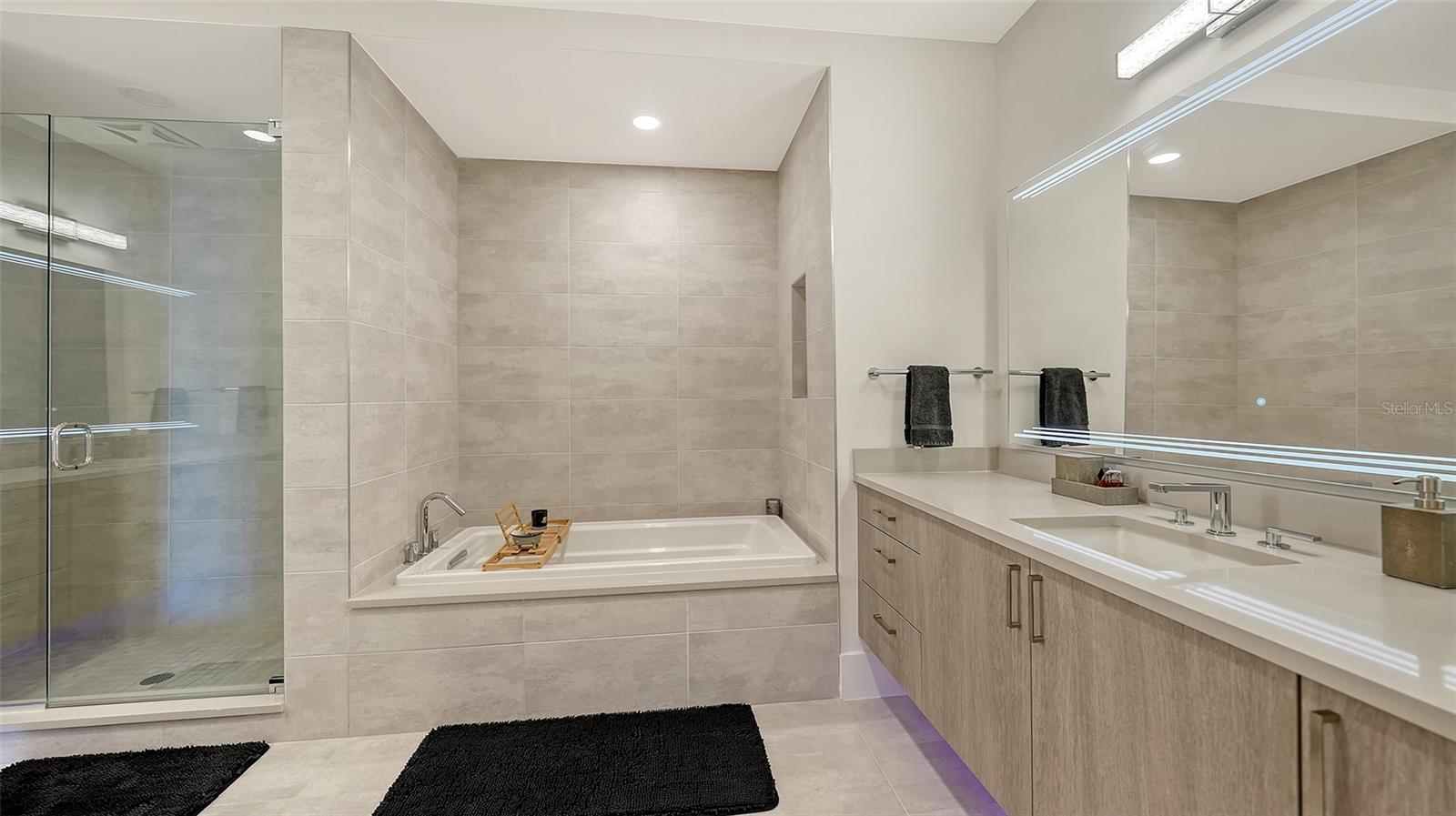 540 N TAMIAMI TRL #1702