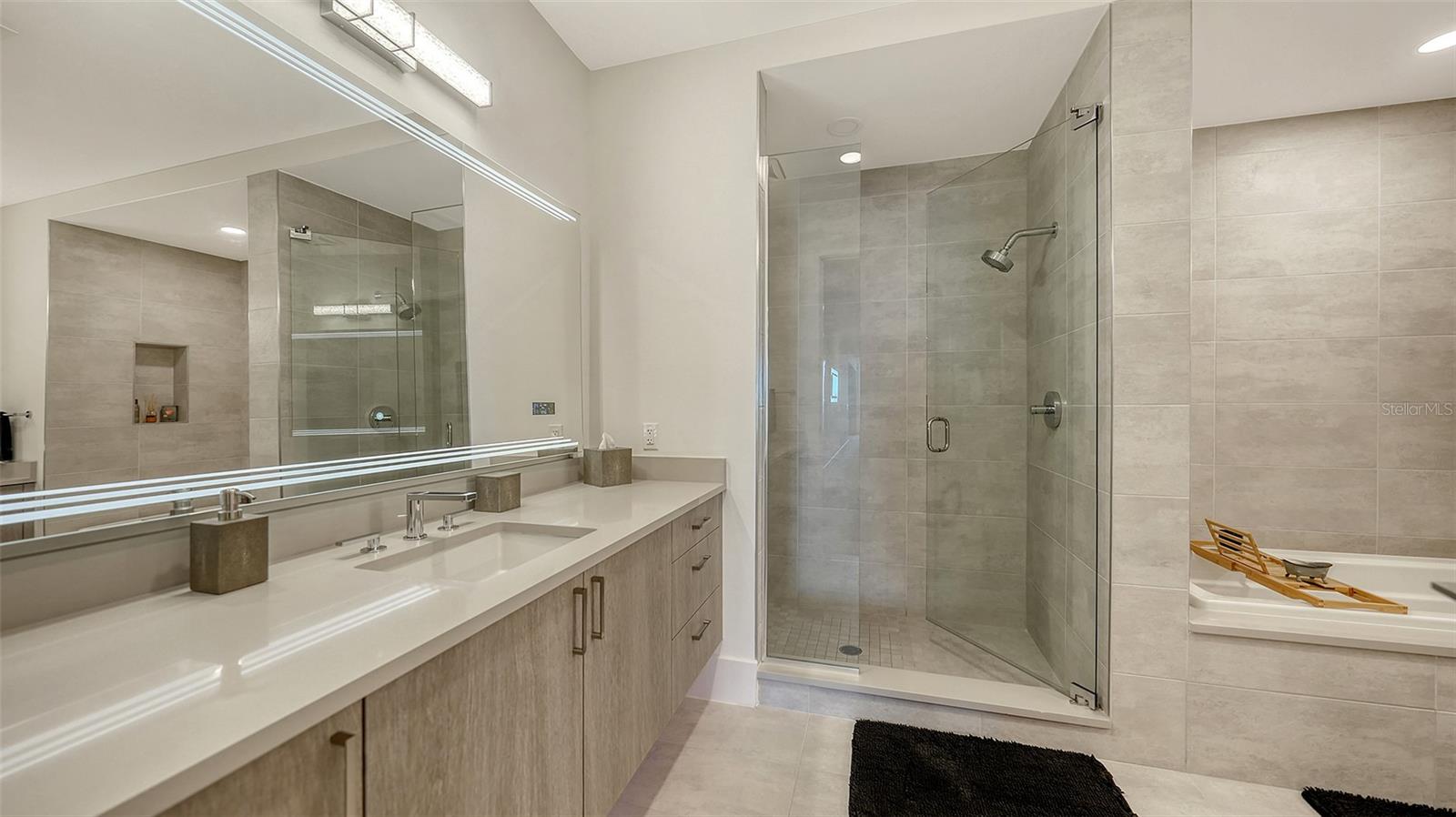 540 N TAMIAMI TRL #1702