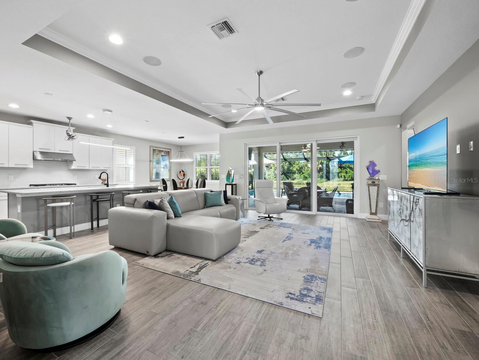 5605 LONG SHORE LOOP