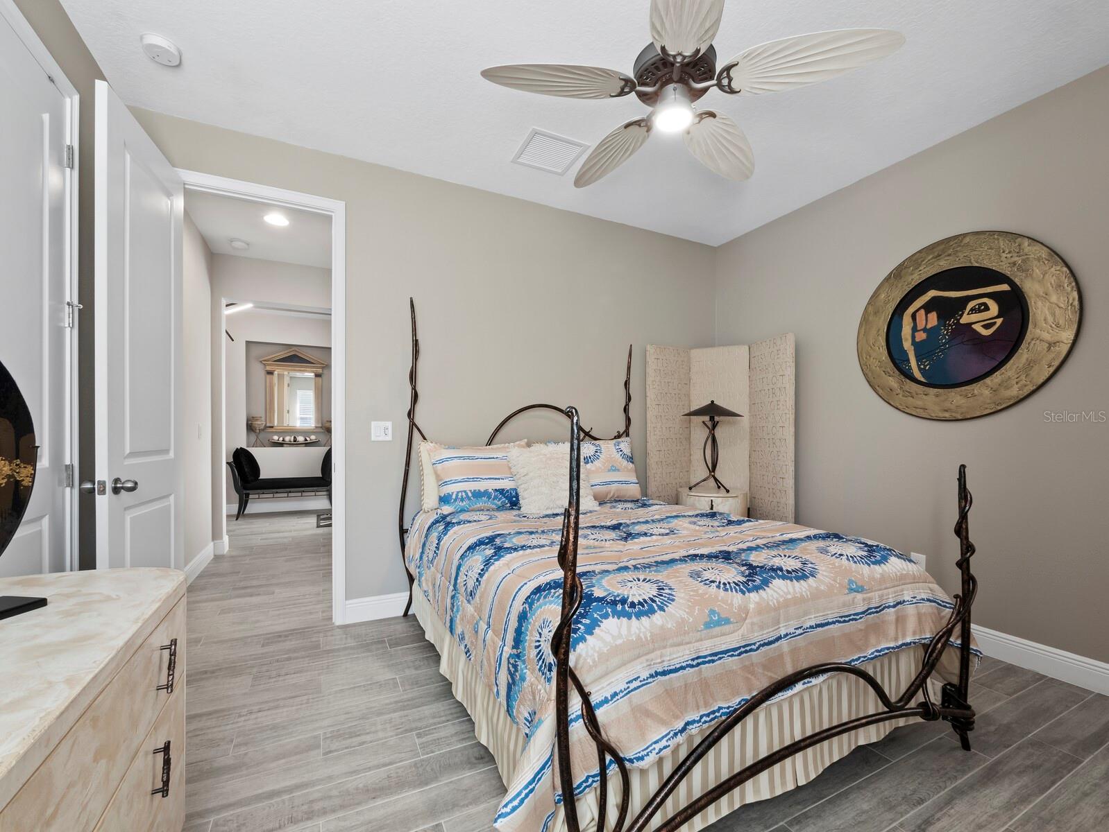 5605 LONG SHORE LOOP