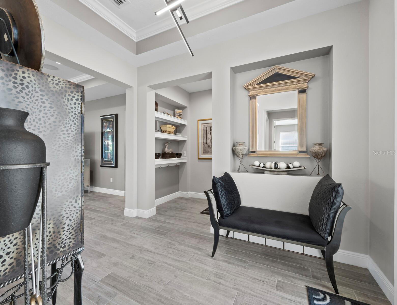 5605 LONG SHORE LOOP