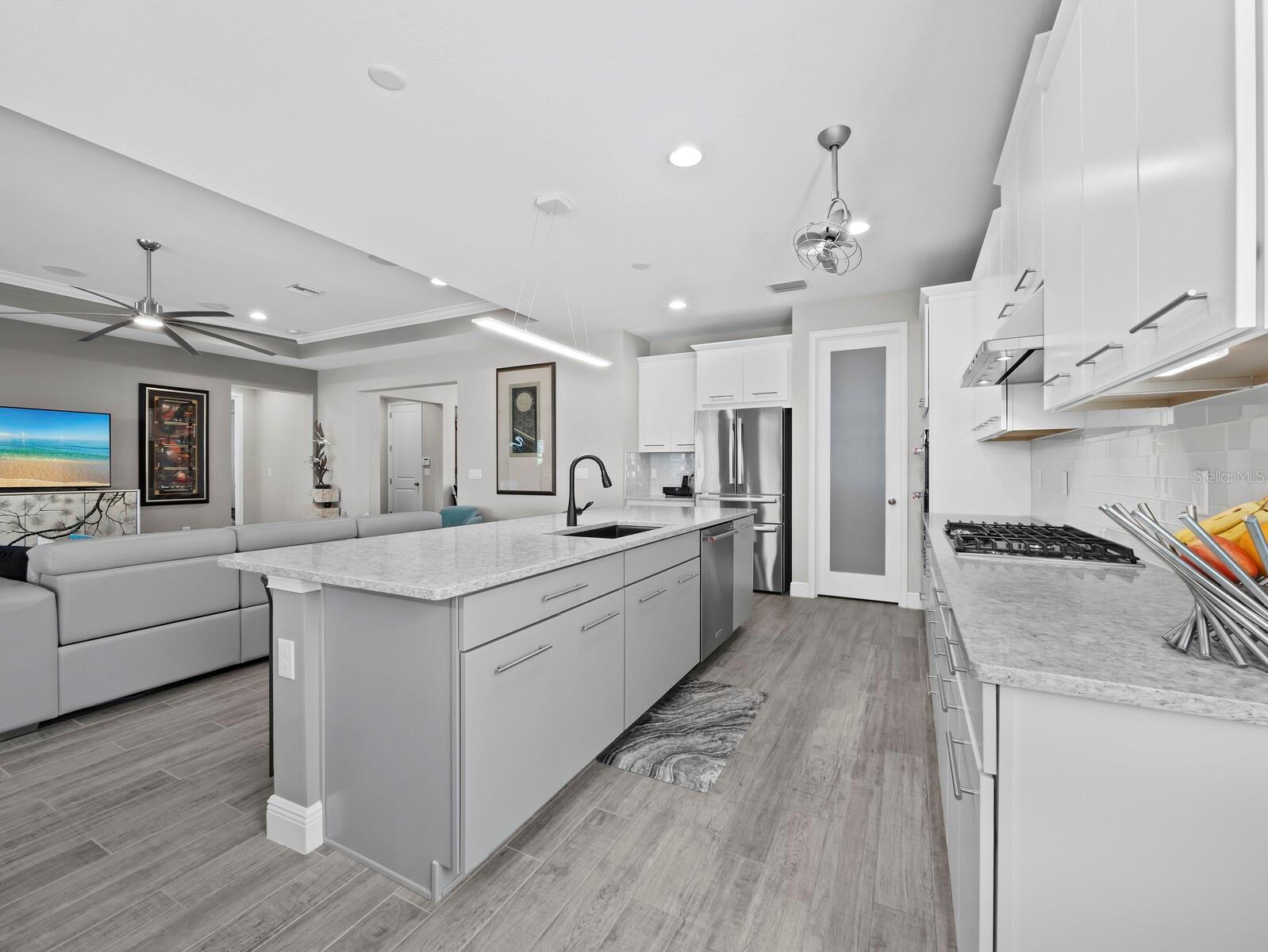 5605 LONG SHORE LOOP